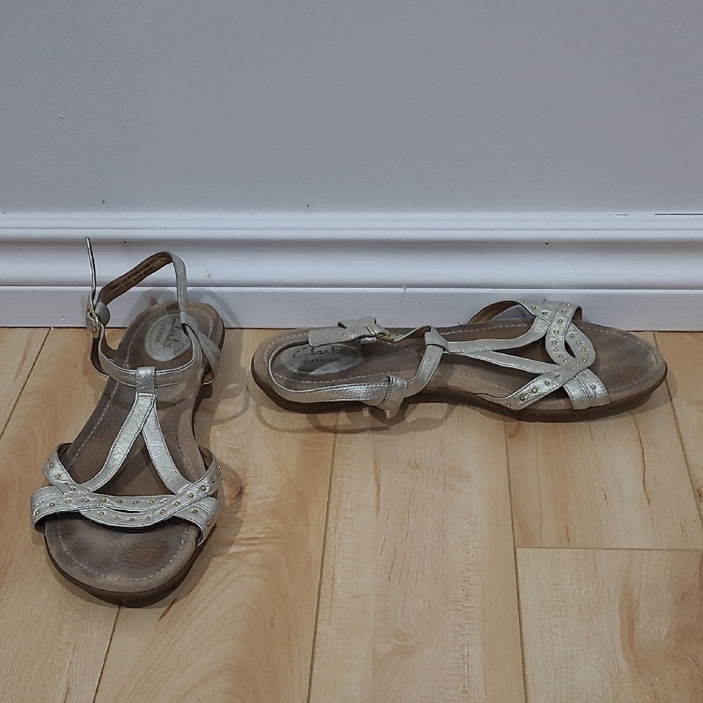 Clarks Women's Size 9.5 Strappy Sandals